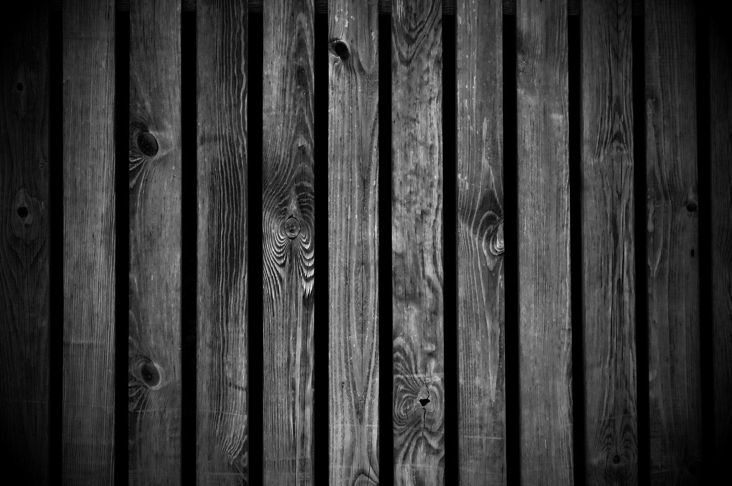 Holzwand mit schwarzen Farbfilter Holzwand mit schwarzen Farbfilter